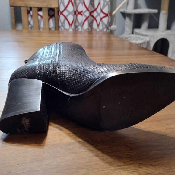 Marc Fisher LTD black pebble Chelsea boots - Picture 3 of 6